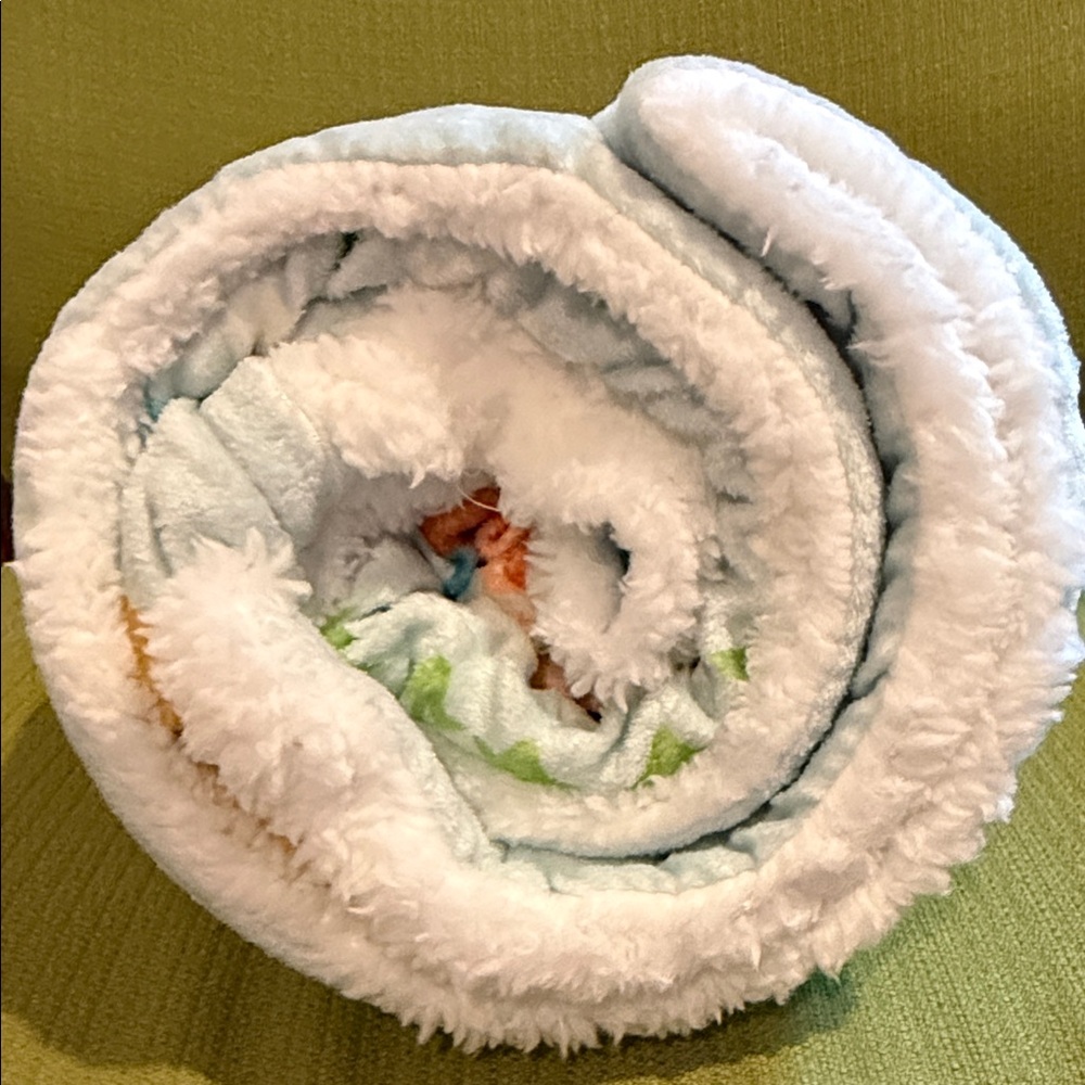 Hallmark- Disney, It’s a Small World Plush Blanket - Picture 6 of 6